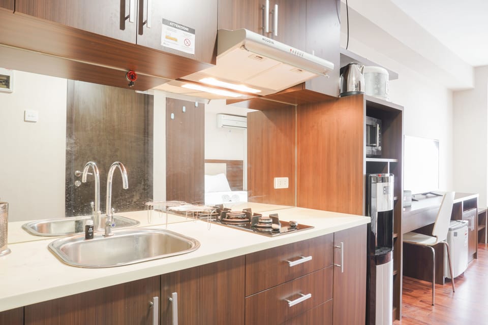 Room | Private kitchen | Fridge, microwave, stovetop, electric kettle