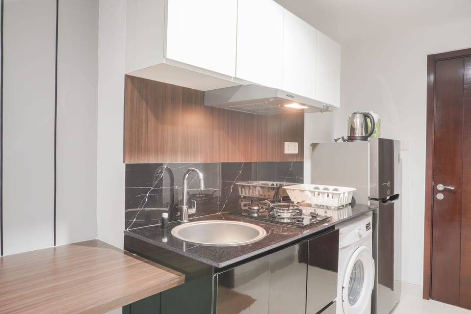 Room | Private kitchen | Fridge, stovetop, cookware/dishes/utensils