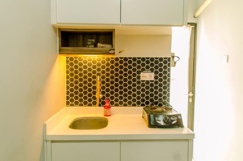 Room | Private kitchen | Fridge, stovetop, electric kettle, cookware/dishes/utensils