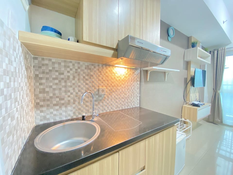 Room | Private kitchen | Fridge, stovetop, electric kettle, cookware/dishes/utensils