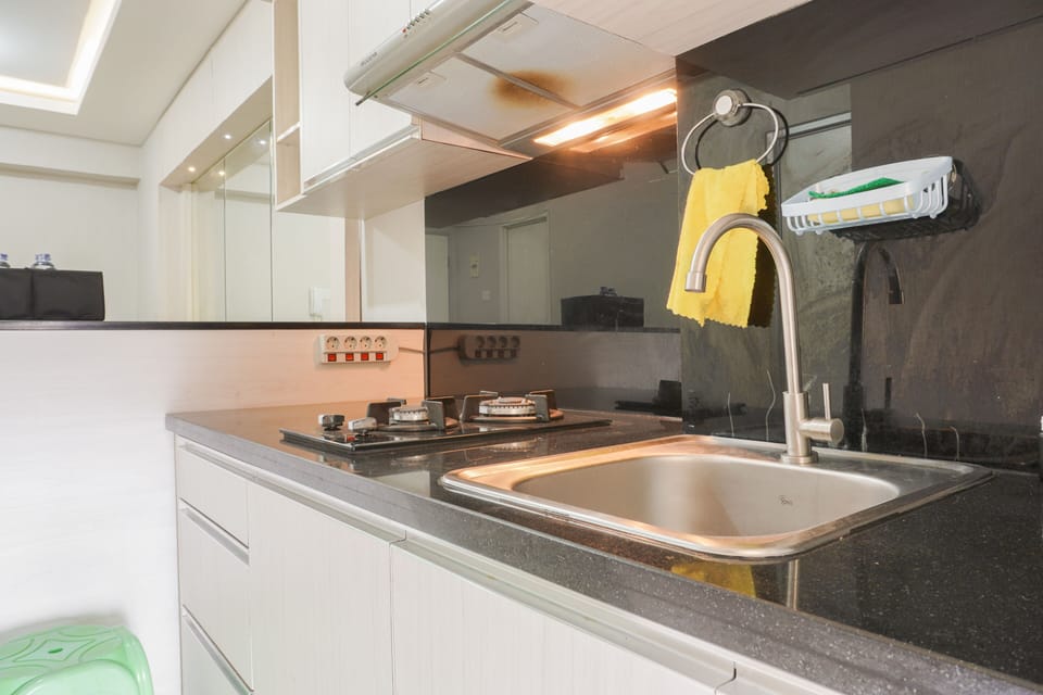 Room | Private kitchen | Fridge, stovetop, cookware/dishes/utensils, dining tables