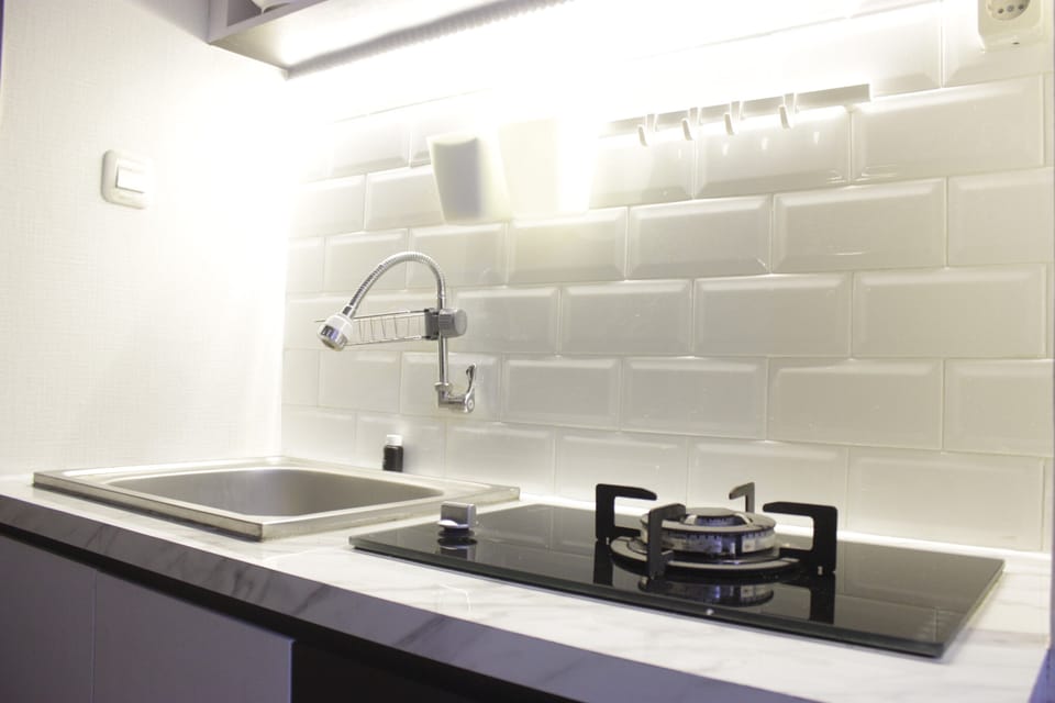 Room | Private kitchen | Fridge, stovetop, cookware/dishes/utensils