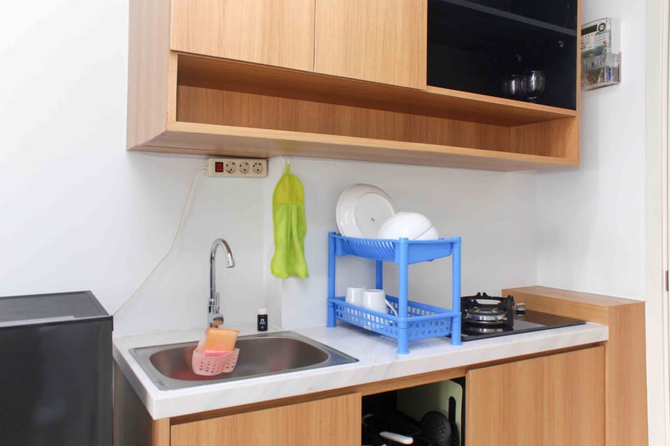 Room | Private kitchen | Fridge, stovetop, cookware/dishes/utensils