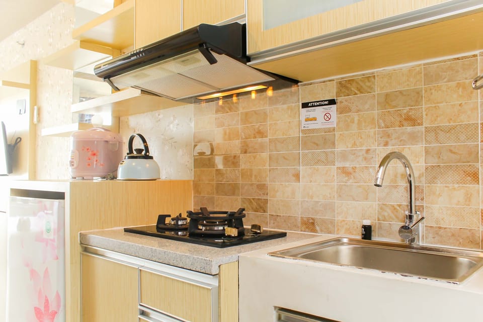 Room | Private kitchen | Fridge, stovetop, cookware/dishes/utensils