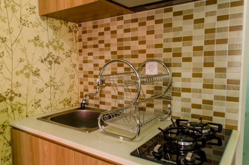 Room | Private kitchen | Fridge, stovetop, cookware/dishes/utensils