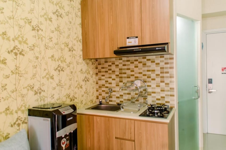 Room | Private kitchen | Fridge, stovetop, cookware/dishes/utensils