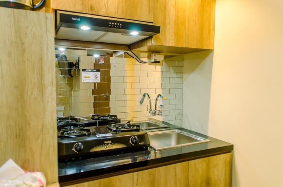Room | Private kitchen | Fridge, stovetop, electric kettle, cookware/dishes/utensils