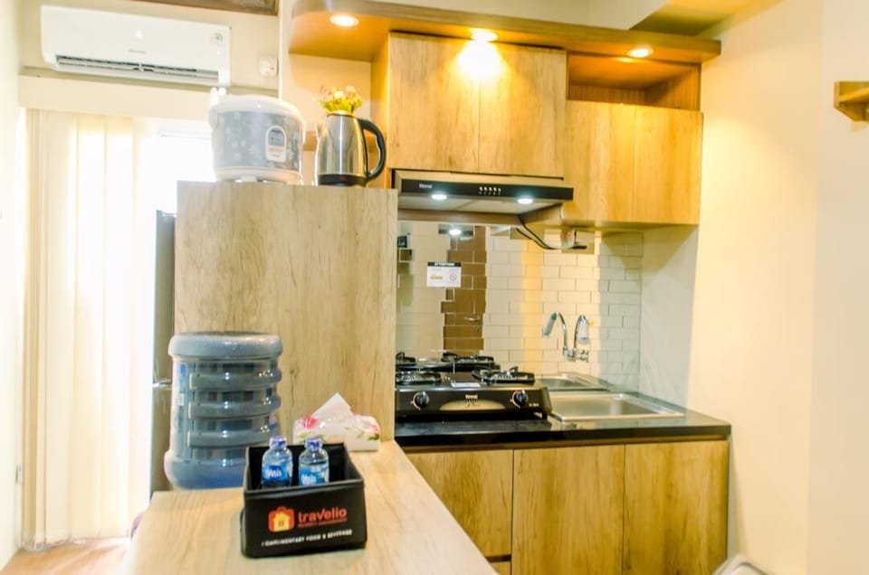 Room | Private kitchen | Fridge, stovetop, electric kettle, cookware/dishes/utensils
