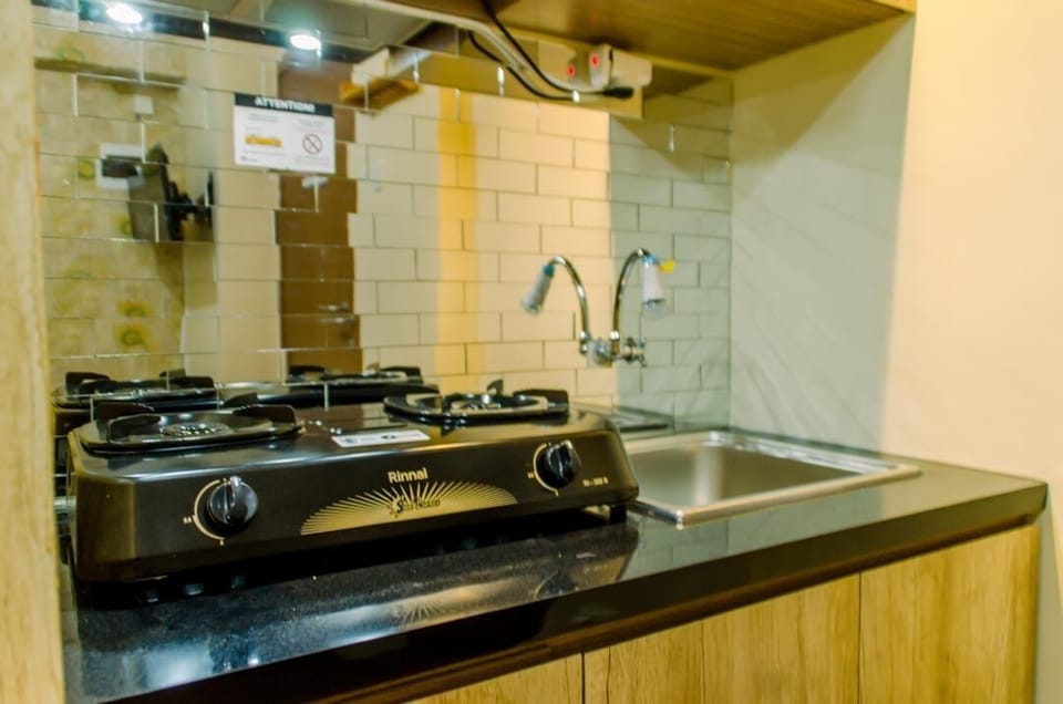 Room | Private kitchen | Fridge, stovetop, electric kettle, cookware/dishes/utensils