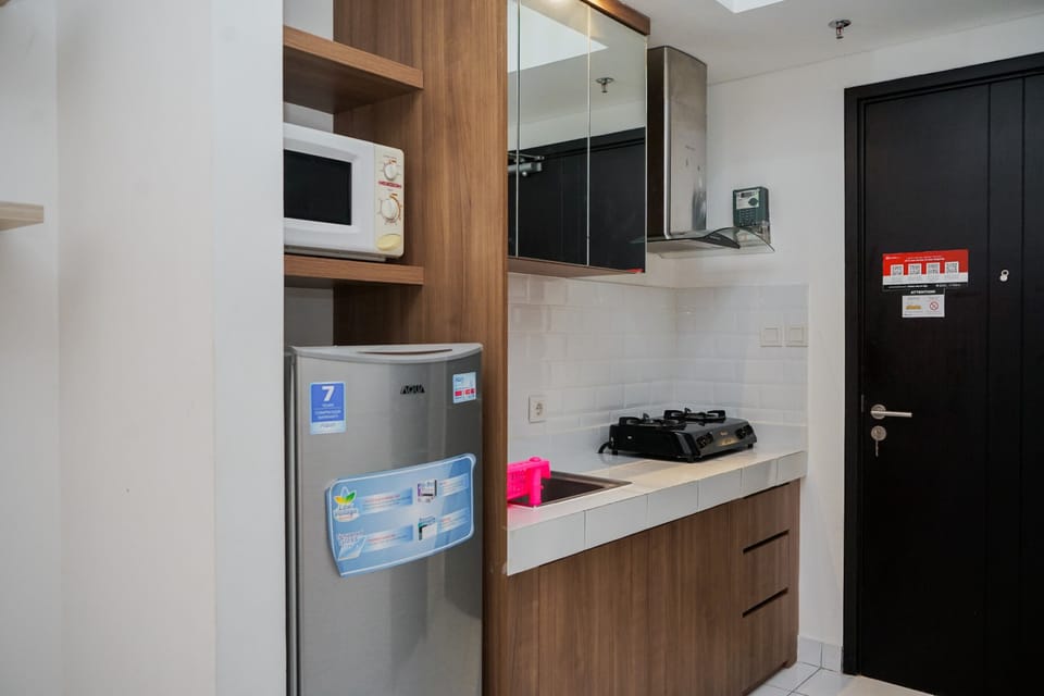 Room | Private kitchen | Fridge, microwave, stovetop, electric kettle