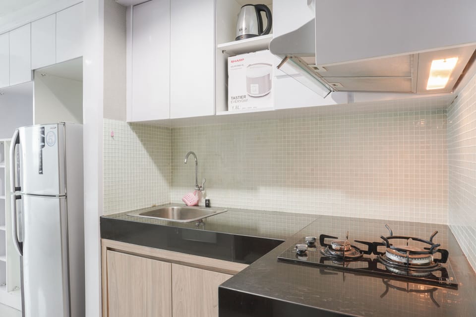 Room | Private kitchen | Fridge, stovetop, cookware/dishes/utensils