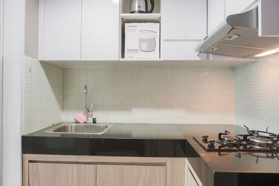 Room | Private kitchen | Fridge, stovetop, cookware/dishes/utensils