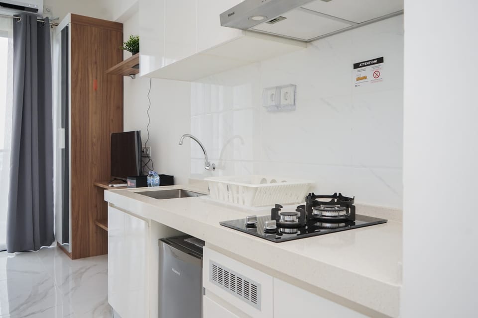 Room | Private kitchen | Fridge, stovetop, electric kettle, cookware/dishes/utensils
