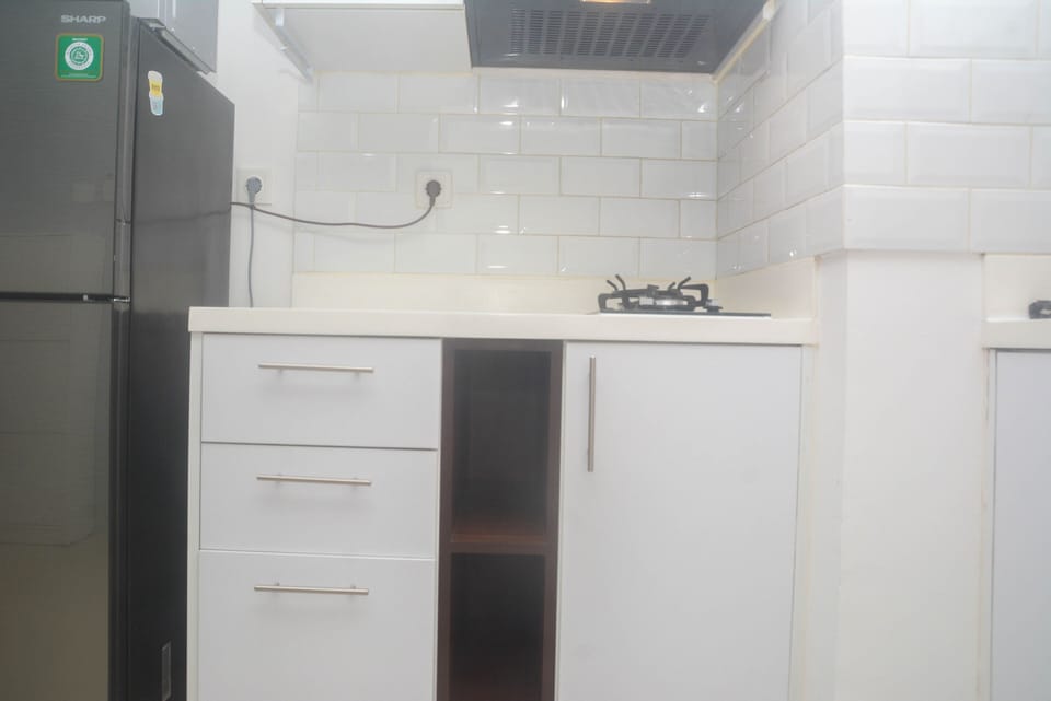 Room | Private kitchen | Fridge, stovetop, cookware/dishes/utensils