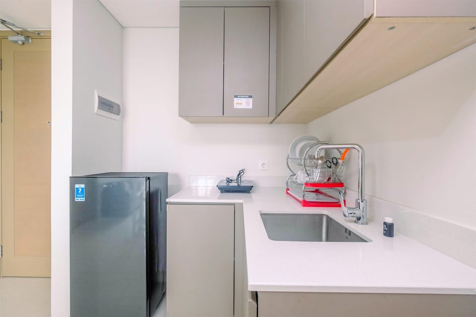 Room | Private kitchen | Fridge, stovetop, cookware/dishes/utensils