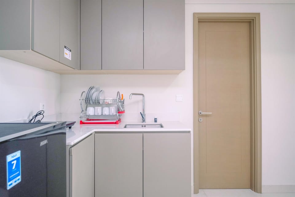 Room | Private kitchen | Fridge, stovetop, cookware/dishes/utensils