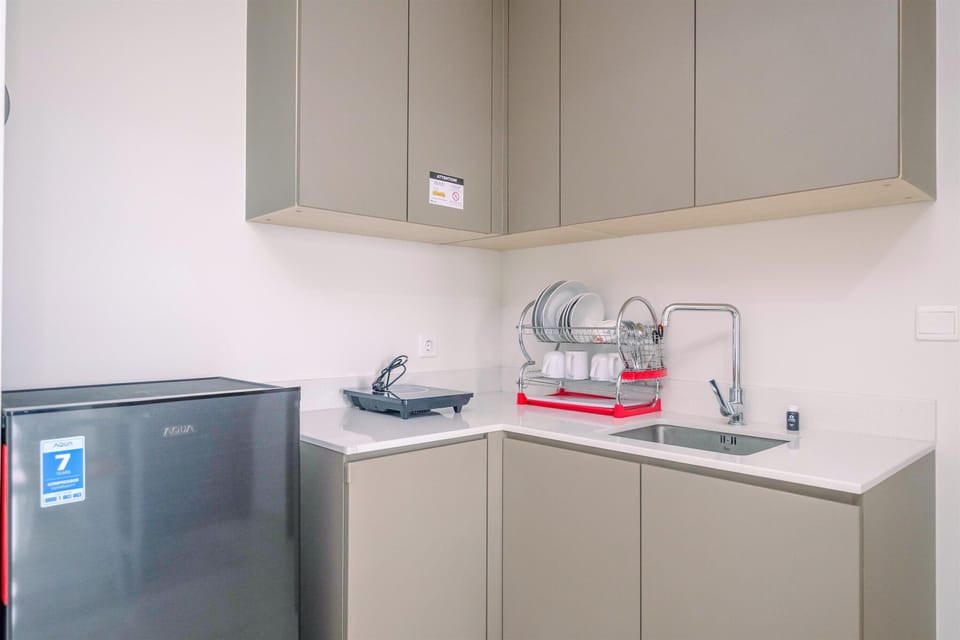 Room | Private kitchen | Fridge, stovetop, cookware/dishes/utensils