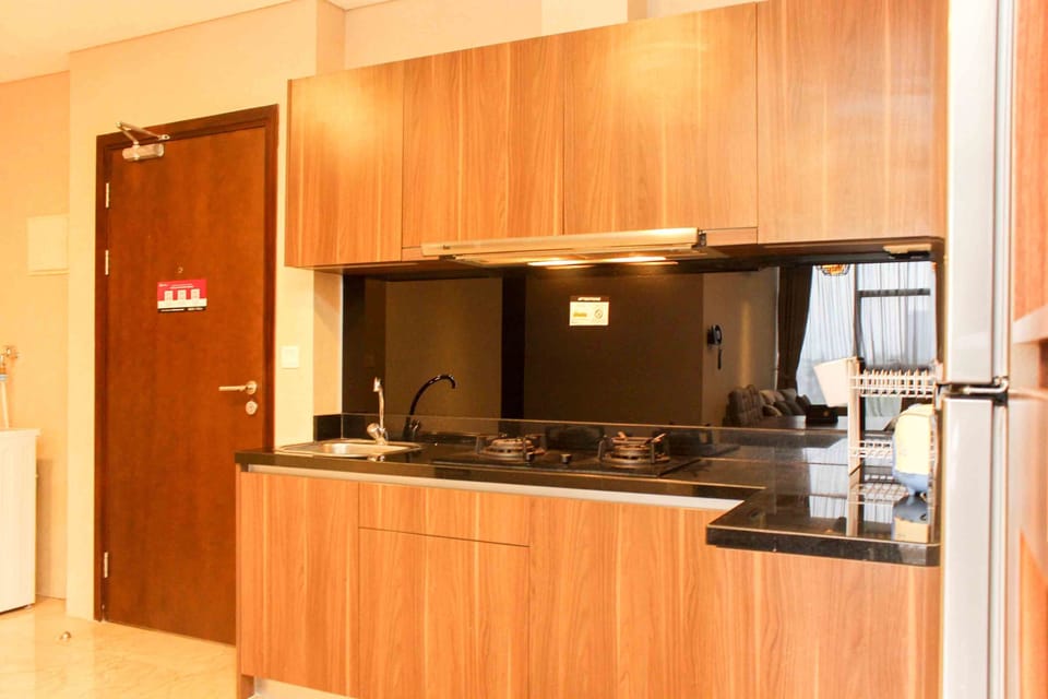 Room | Private kitchen | Fridge, stovetop, cookware/dishes/utensils