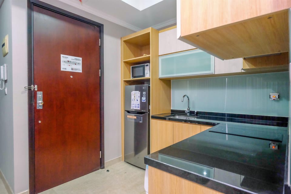 Room | Private kitchen | Fridge, stovetop, cookware/dishes/utensils