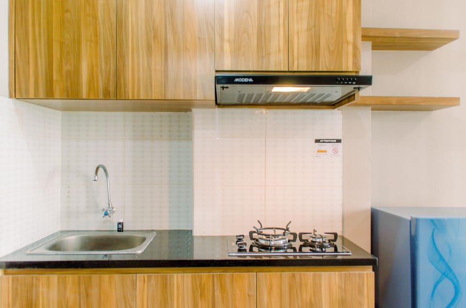 Room | Private kitchen | Fridge, stovetop, electric kettle, cookware/dishes/utensils