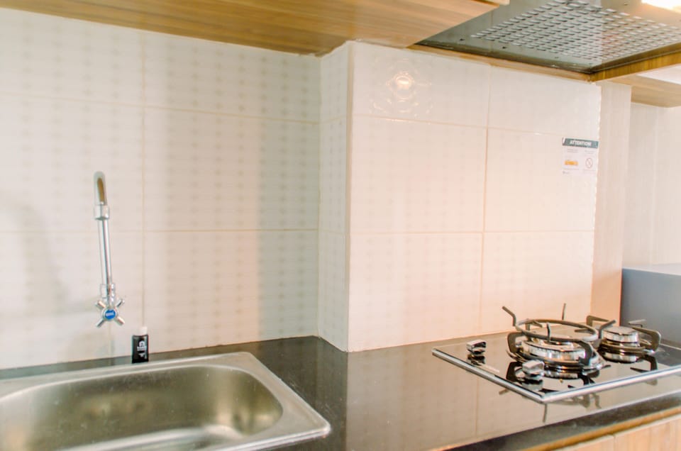 Room | Private kitchen | Fridge, stovetop, electric kettle, cookware/dishes/utensils