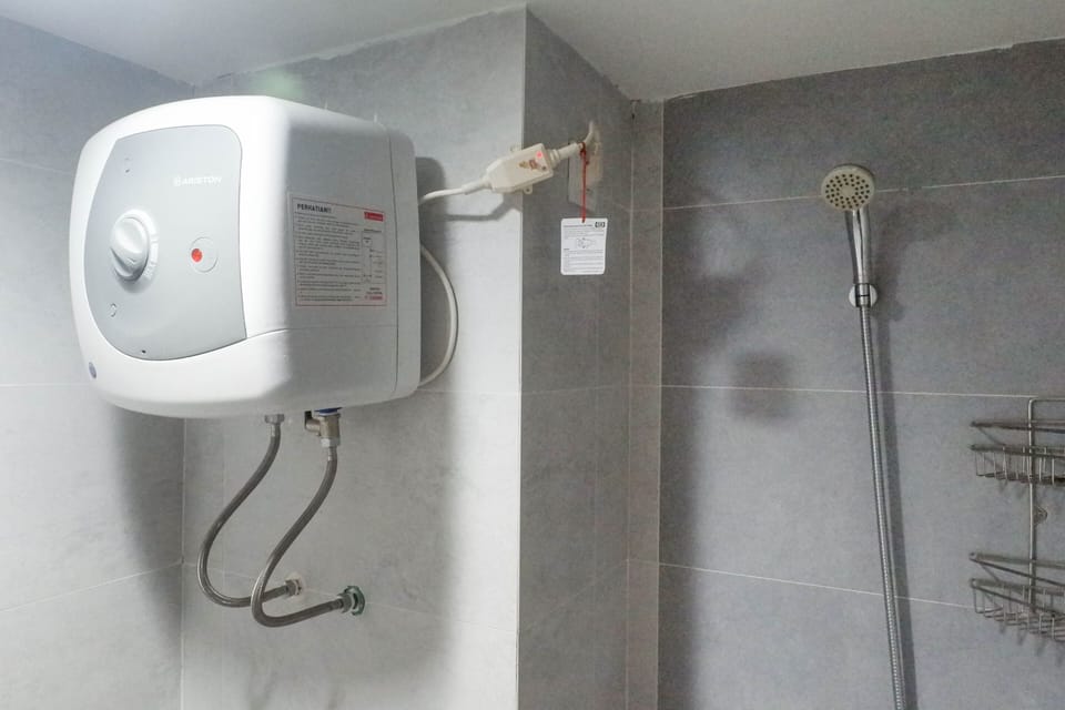 Room | Bathroom | Shower, free toiletries, towels