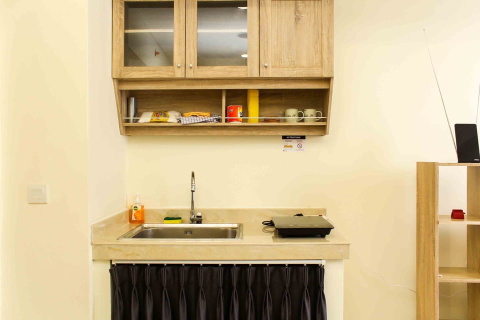 Room | Private kitchen | Fridge, stovetop, electric kettle, cookware/dishes/utensils