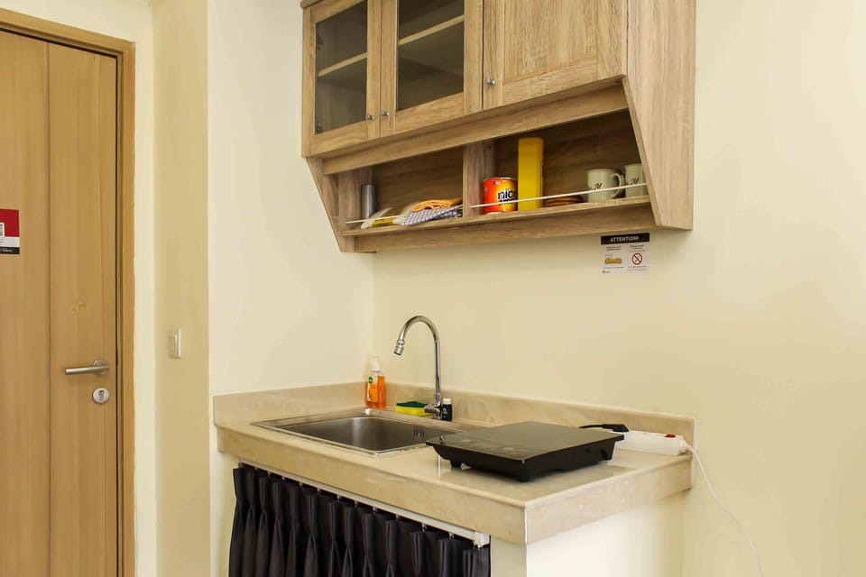 Room | Private kitchen | Fridge, stovetop, electric kettle, cookware/dishes/utensils