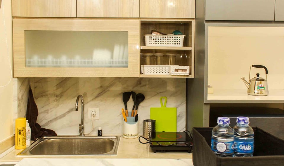 Room | Private kitchen | Fridge, stovetop, cookware/dishes/utensils, dining tables