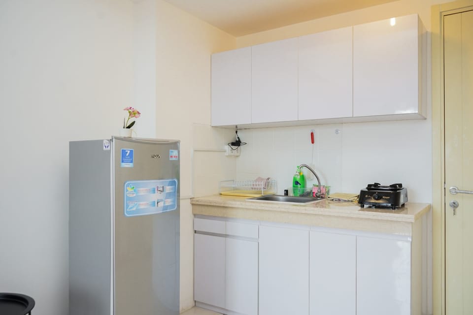 Room | Private kitchen | Fridge, stovetop, cookware/dishes/utensils
