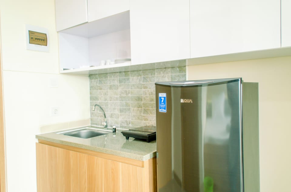 Room | Private kitchen | Fridge, stovetop, electric kettle, cookware/dishes/utensils