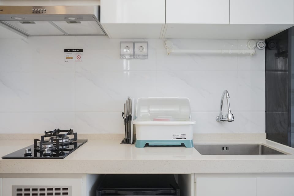 Room | Private kitchen | Fridge, stovetop, cookware/dishes/utensils