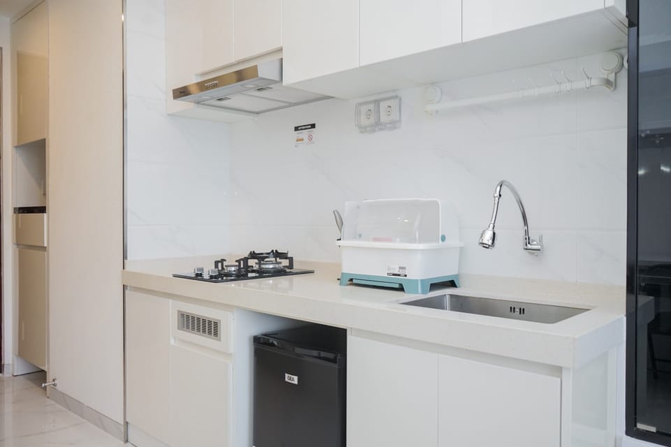 Room | Private kitchen | Fridge, stovetop, cookware/dishes/utensils