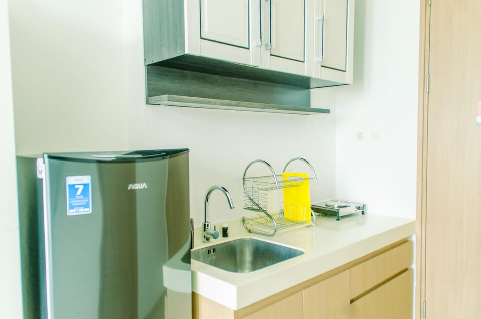 Room | Private kitchen | Fridge, stovetop, electric kettle, cookware/dishes/utensils