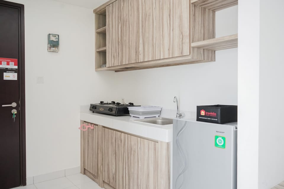 Room | Private kitchen | Fridge, stovetop, electric kettle, cookware/dishes/utensils