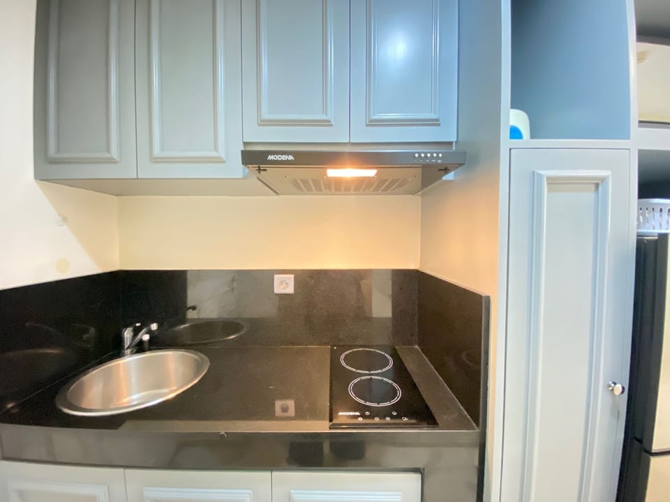Room | Private kitchen | Fridge, stovetop, cookware/dishes/utensils