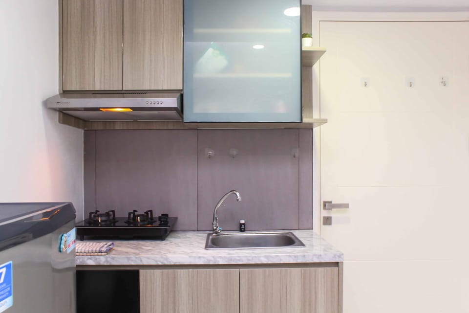 Room | Private kitchen | Fridge, stovetop, cookware/dishes/utensils