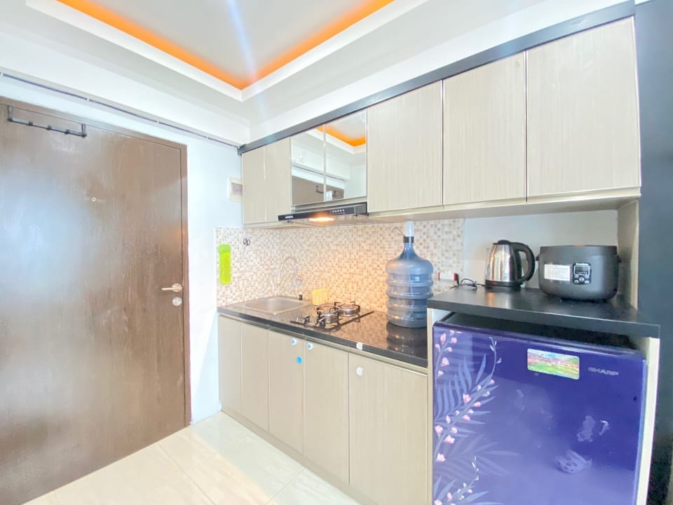 Room | Private kitchen | Fridge, stovetop, electric kettle, cookware/dishes/utensils