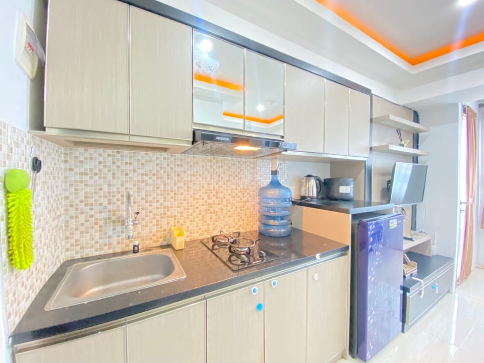 Room | Private kitchen | Fridge, stovetop, electric kettle, cookware/dishes/utensils