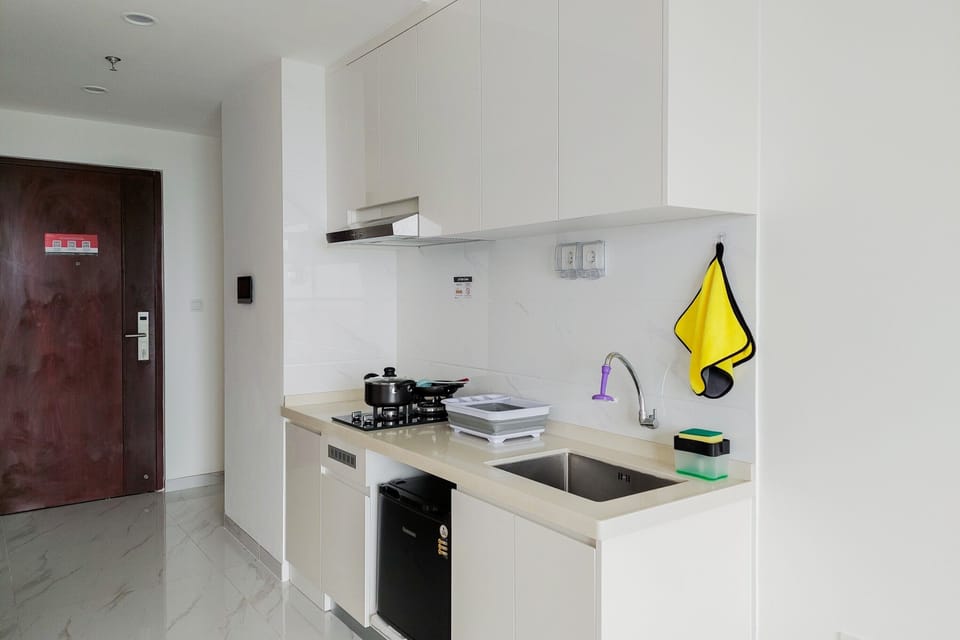 Room | Private kitchen | Fridge, stovetop, cookware/dishes/utensils