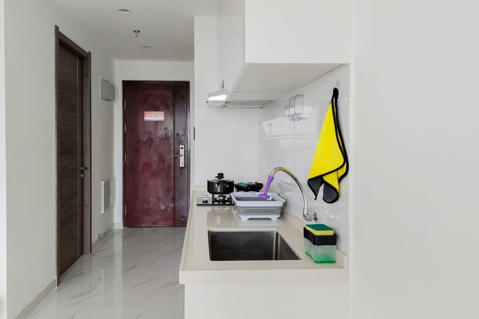 Room | Private kitchen | Fridge, stovetop, cookware/dishes/utensils
