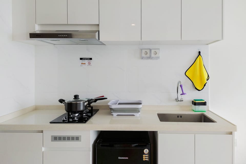Room | Private kitchen | Fridge, stovetop, cookware/dishes/utensils