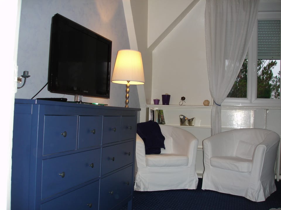 Romantic Double Room | Premium bedding, free WiFi, bed sheets