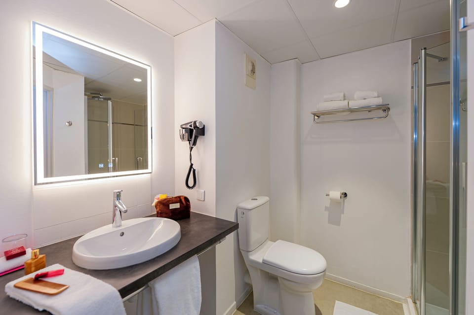 Shower, rainfall showerhead, eco-friendly toiletries, hair dryer