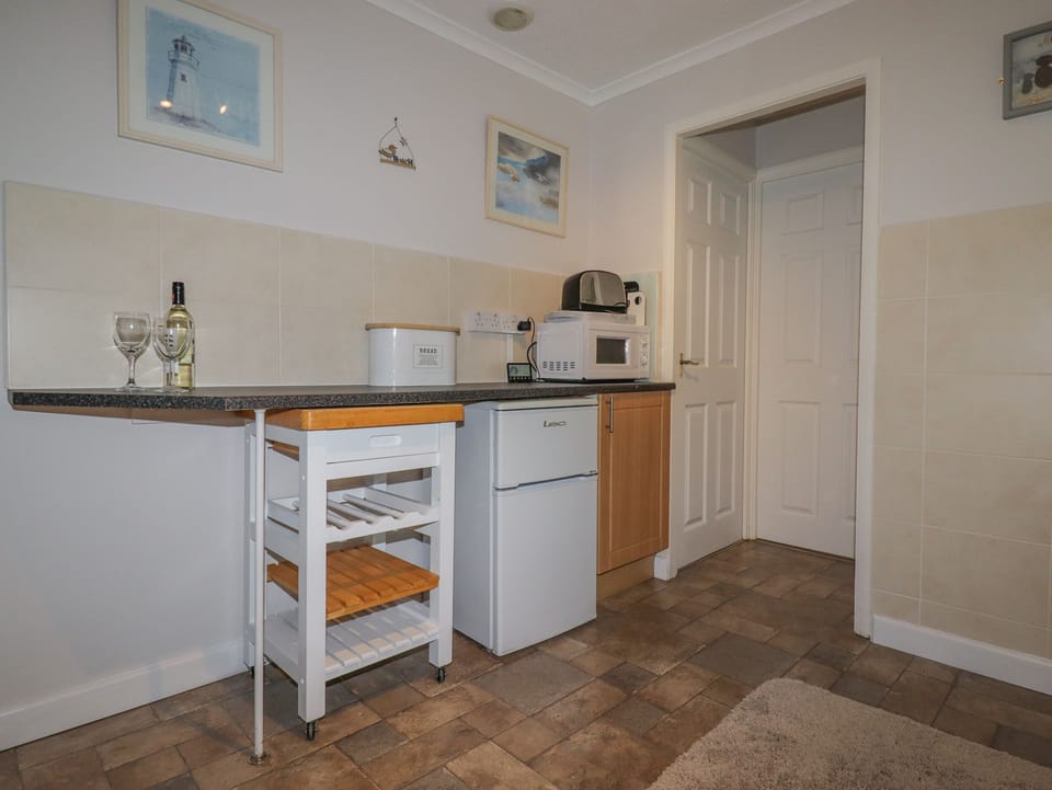 Cottage | Private kitchen | Fridge, microwave, dishwasher, electric kettle