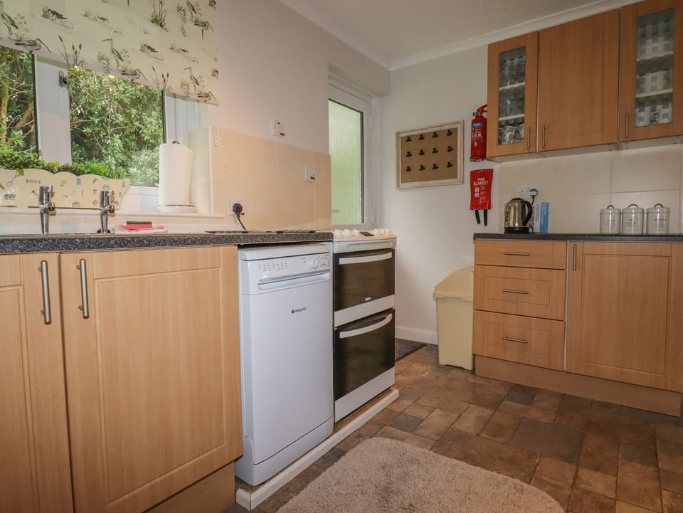 Cottage | Private kitchen | Fridge, microwave, dishwasher, electric kettle