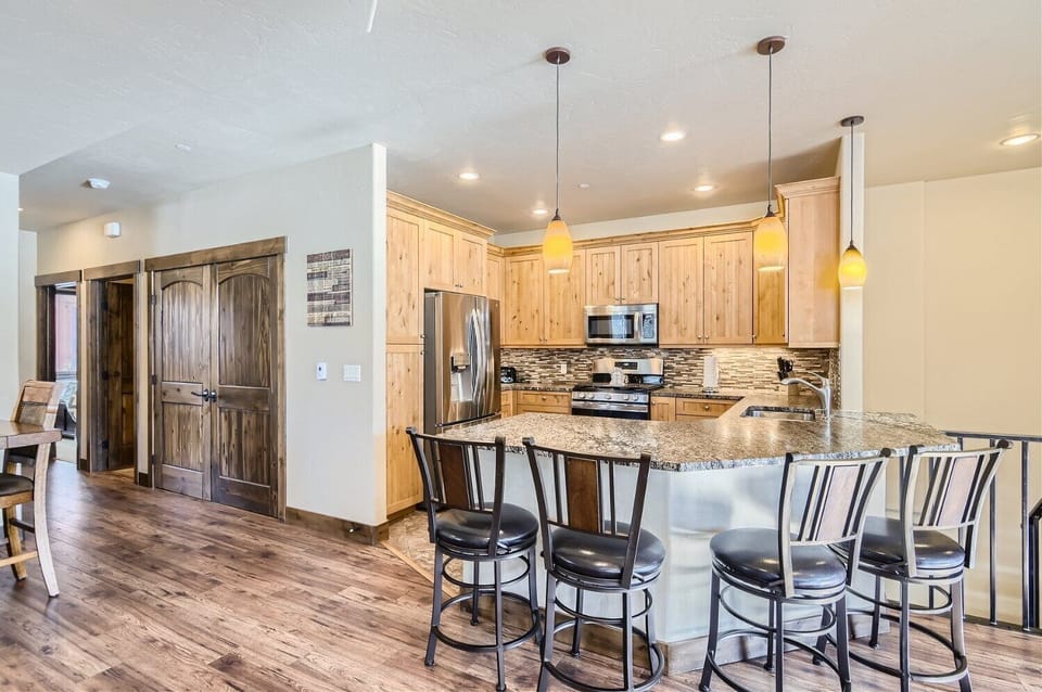 COM15 Upper Kitchen