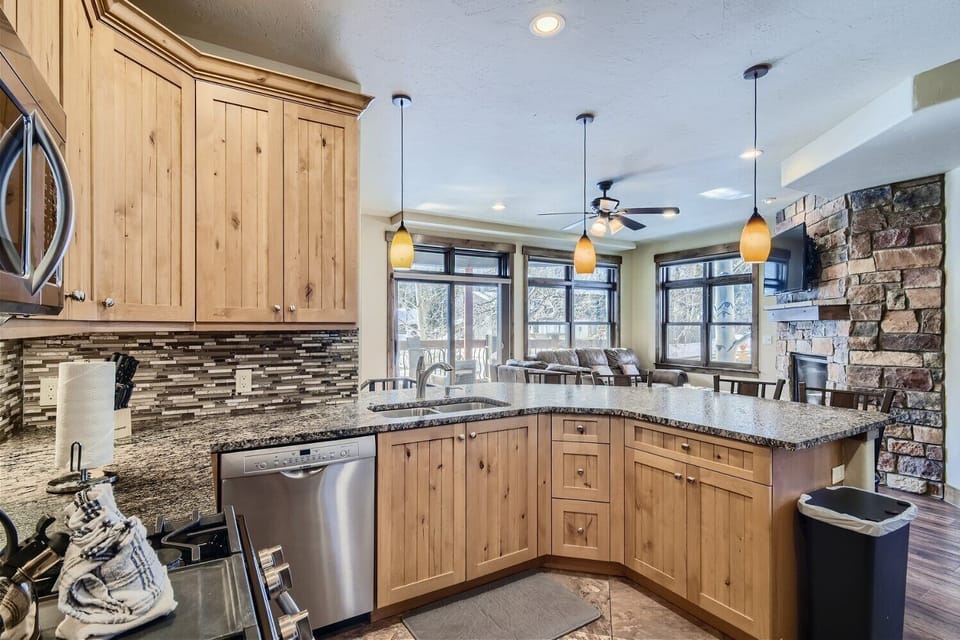 COM15 Upper Kitchen