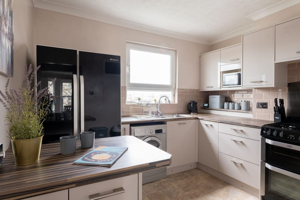 Kitchen view with breakfast bar