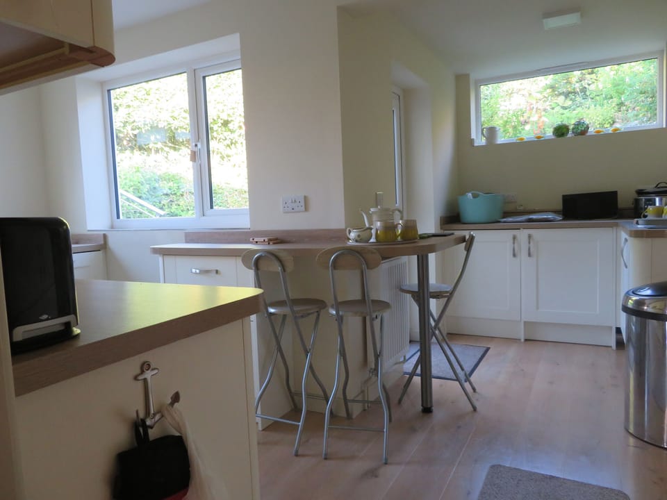 Cottage | Private kitchen | Fridge, microwave, dishwasher, electric kettle